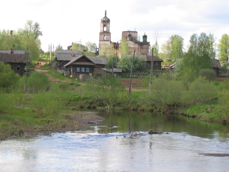 Касиб. Церковь Покрова Пресвятой Богородицы. общий вид в ландшафте