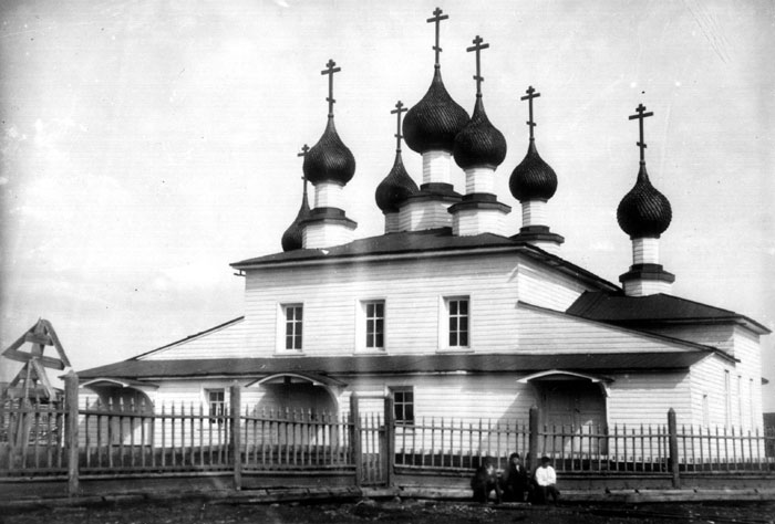 Церковь Николая Чудотворца, Варзуга (Терский район, Мурманская область). архивная фотография, фото с сайта trifon.dobrohot.org