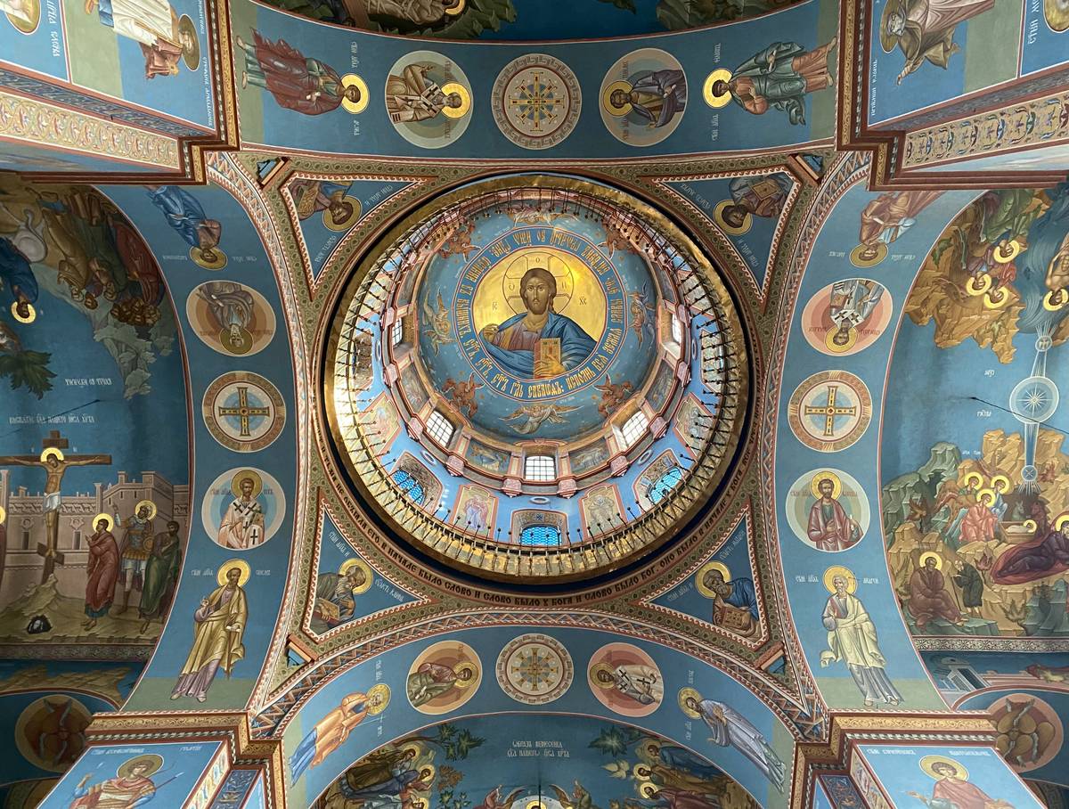 Кафедральный собор Воскресения Христова, Ханты-Мансийск (Ханты-Мансийский район и г. Ханты-Мансийск, Ханты-Мансийский автономный округ). интерьер и убранство, Подкупольное пространство