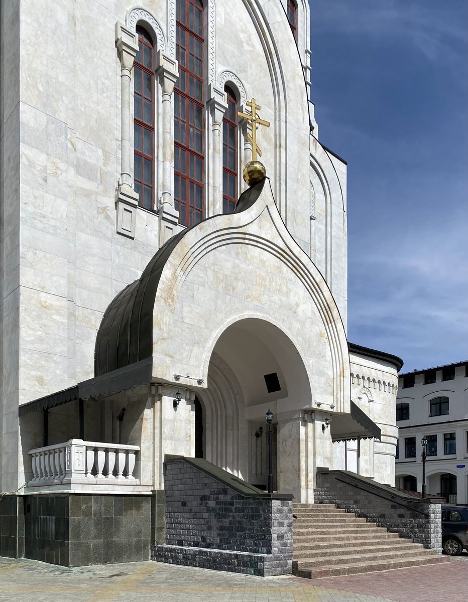 Южное крыльцо, архитектурные детали. Кафедральный собор Воскресения Христова, Ханты-Мансийск (Ханты-Мансийский район и г. Ханты-Мансийск, Ханты-Мансийский автономный округ)