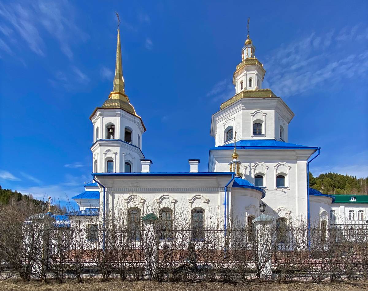 Церковь Покрова Пресвятой Богородицы в Самарове (новая), Ханты-Мансийск (Ханты-Мансийский район и г. Ханты-Мансийск, Ханты-Мансийский автономный округ). фасады, Южный фасад