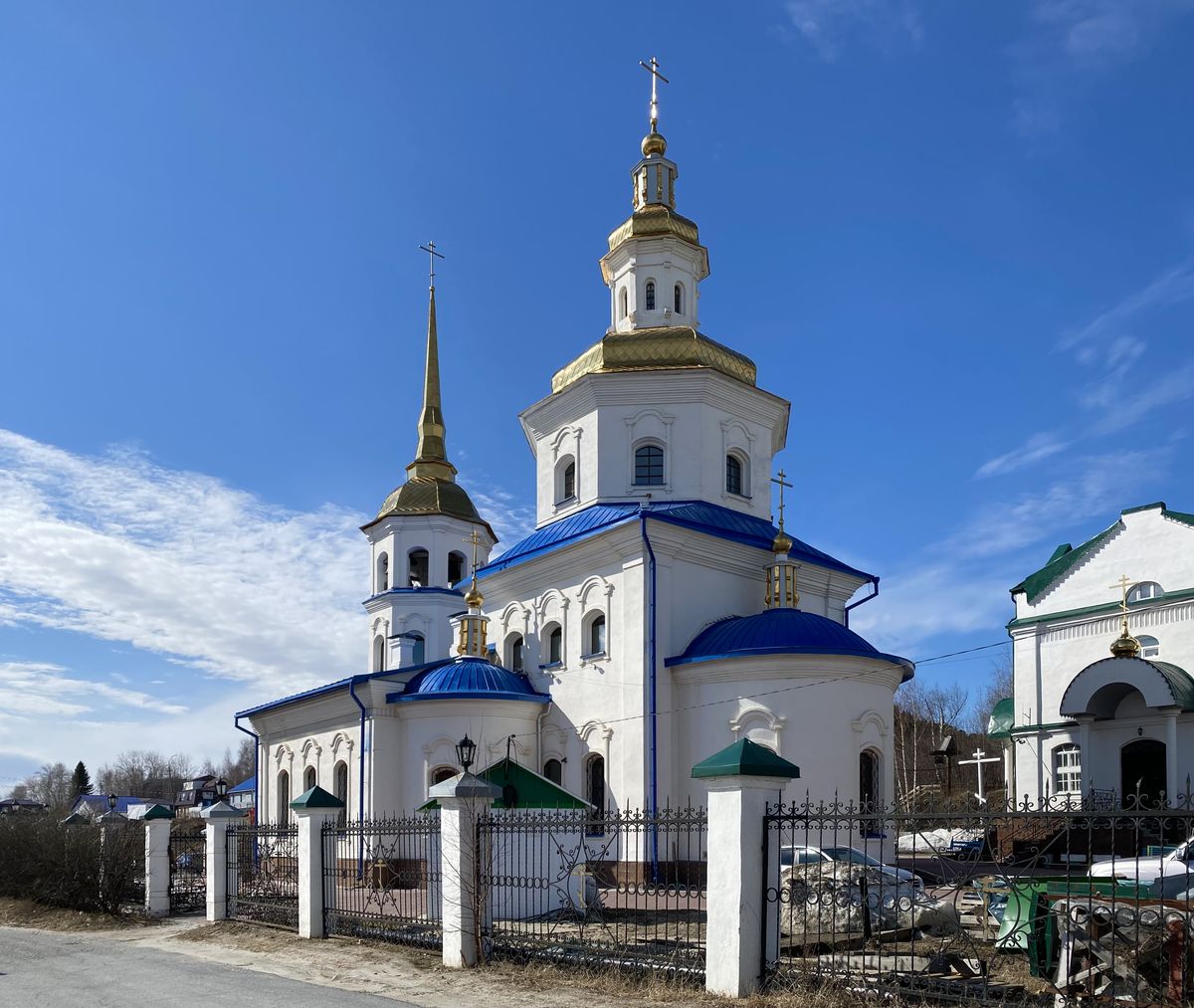 Церковь Покрова Пресвятой Богородицы в Самарове (новая), Ханты-Мансийск (Ханты-Мансийский район и г. Ханты-Мансийск, Ханты-Мансийский автономный округ). фасады, Вид с юго-востока