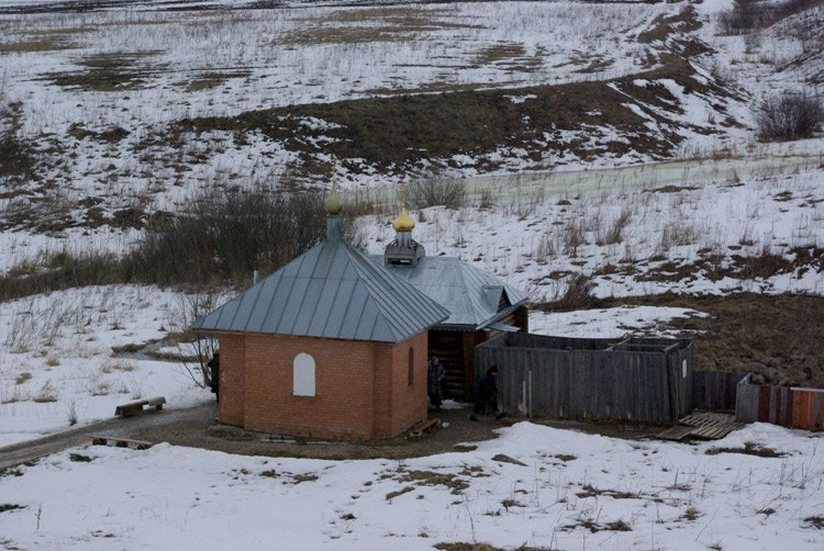 Часовня Никиты Столпника, Никитская Слобода (Переславский район и г. Переславль-Залесский, Ярославская область). общий вид в ландшафте, Часовня над источником св.Никиты Столпника.