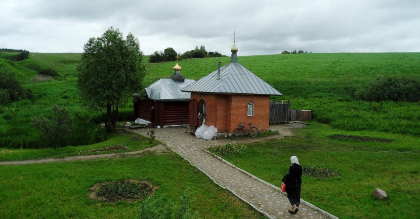 Часовня Никиты Столпника, Никитская Слобода (Переславский район и г. Переславль-Залесский, Ярославская область). общий вид в ландшафте