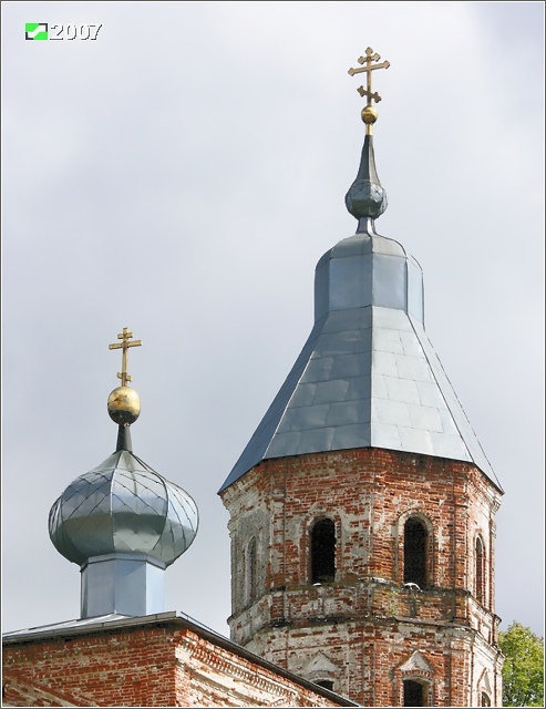 Церковь Преображения Господня, Смольнево (Киржачский район, Владимирская область). архитектурные детали, Завершение основного объёма и трпезной