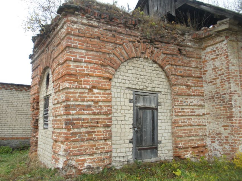 Церковь Успения Пресвятой Богородицы, Красный Городок (Ферзиковский район, Калужская область). архитектурные детали, Западная часть храма. Ранее здесь располагался вход в притвор.