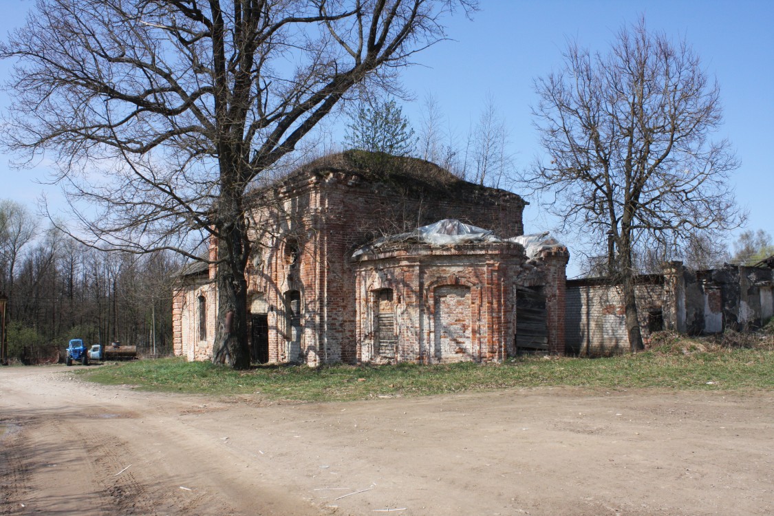 Красный Городок. Церковь Успения Пресвятой Богородицы. фасады