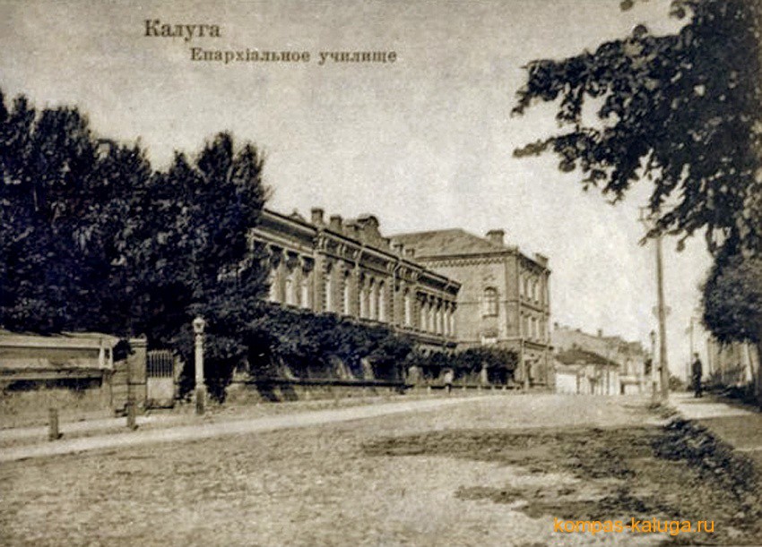 Домовая церковь Екатерины при Епархиальном женском училище, Калуга (Калуга, город, Калужская область). архивная фотография, Вид с востока на открытке 19 века (источник - http://kompas-kaluga.ru/historyitem/6465/)