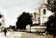 Церковь Калужской иконы Божией Матери при архиерейском доме, Вид с запада. Храм при архиерейском доме - справа. На дальнем плане - Спасо-Слободская церковь (источник - http://kompas-kaluga.ru/historyitem/6465/)<br>, Калуга, Калуга, город, Калужская область