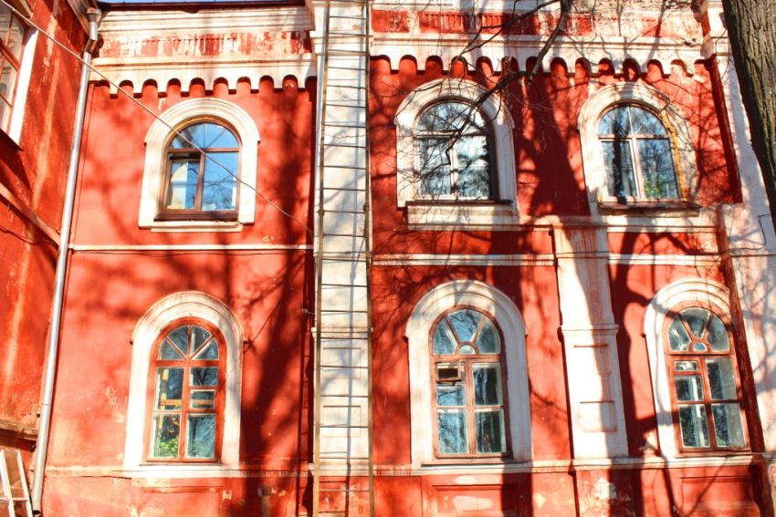 Церковь Калужской иконы Божией Матери при архиерейском доме, Калуга (Калуга, город, Калужская область). фасады, Фрагмент южного фасада трапезной храма