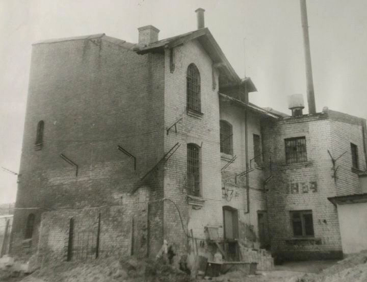 Церковь Николая Чудотворца при губернской тюрьме, Калуга (Калуга, город, Калужская область). архивная фотография, Переоборудованное под котельную здание церкви