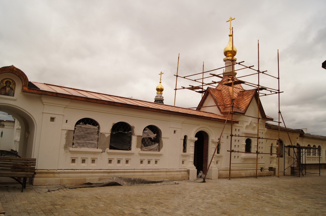 Часовня Иверской иконы Божией Матери, Михайловская Слобода (Раменский район и гг. Бронницы, Жуковский, Московская область). фасады, В настоящее время эта часовня заново покрыта медным листом и встроена в ограду церкви Михаила Архангела.