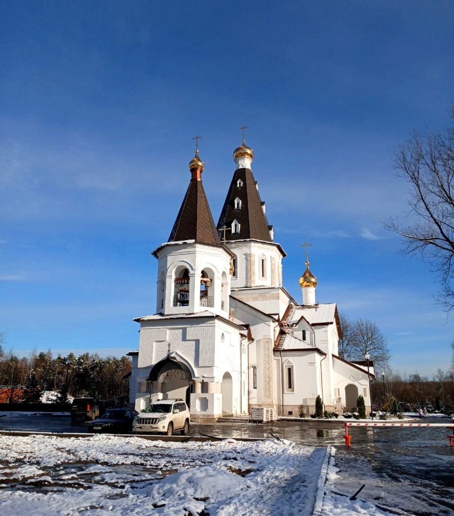 Церковь Ксении Петербургской, Медвежьи Озёра (Щёлковский городской округ и г. Фрязино, Московская область). общий вид в ландшафте