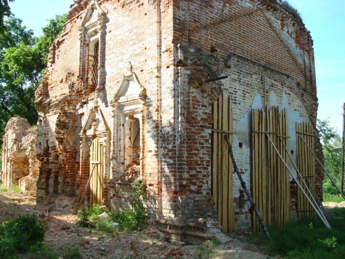 Церковь Введения во храм Пресвятой Богородицы, Уваровское (Боровский район, Калужская область). архитектурные детали
