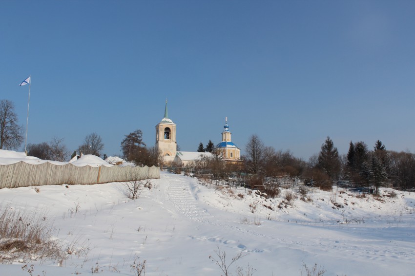 Церковь Покрова Пресвятой Богородицы, Карижа (Малоярославецкий район, Калужская область). общий вид в ландшафте