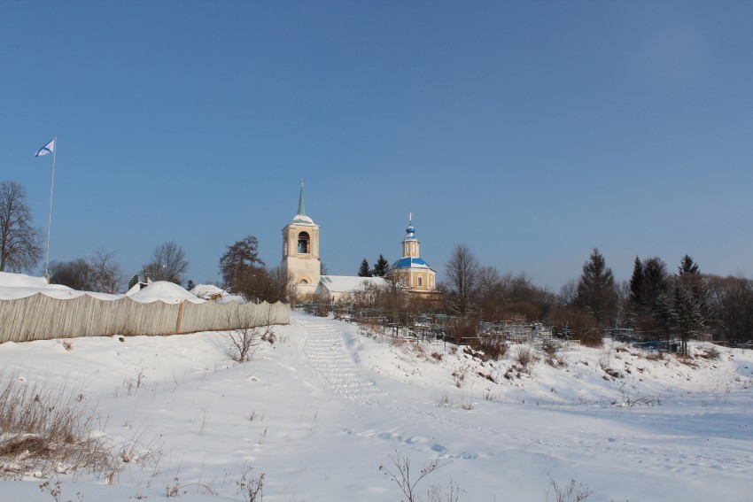 Карижа. Церковь Покрова Пресвятой Богородицы. общий вид в ландшафте