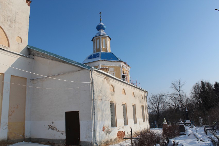 Церковь Покрова Пресвятой Богородицы, Карижа (Малоярославецкий район, Калужская область). архитектурные детали, Основной объем храма, вид с юго-запада