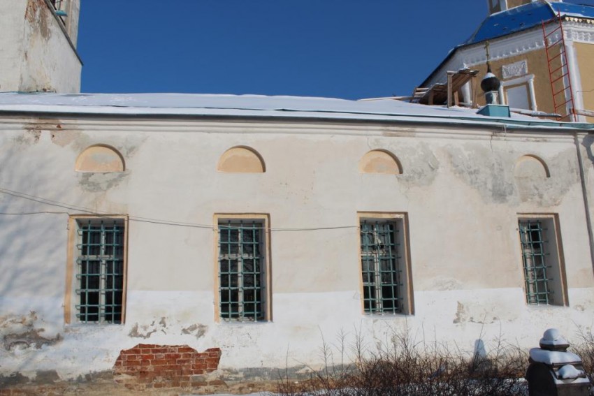 Церковь Покрова Пресвятой Богородицы, Карижа (Малоярославецкий район, Калужская область). архитектурные детали, Средняя часть храма, вид с юга