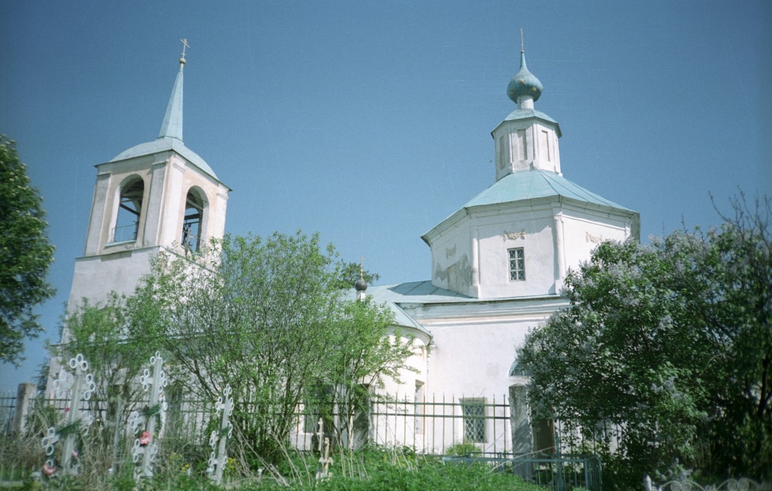 Карижа. Церковь Покрова Пресвятой Богородицы. фасады