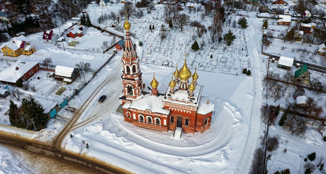 Красное. Церковь Михаила Архангела. фасады, Вид с высоты