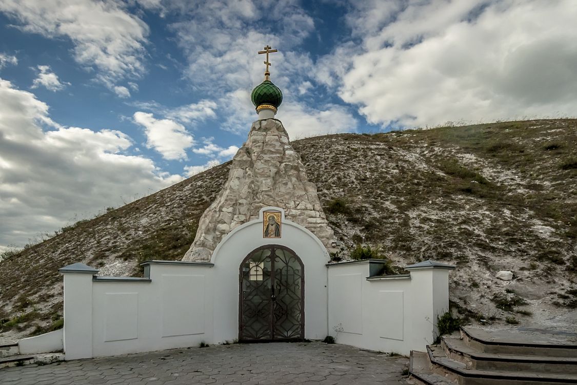 Костомарово. Костомаровский Спасский монастырь. Церковь Серафима Саровского. фасады