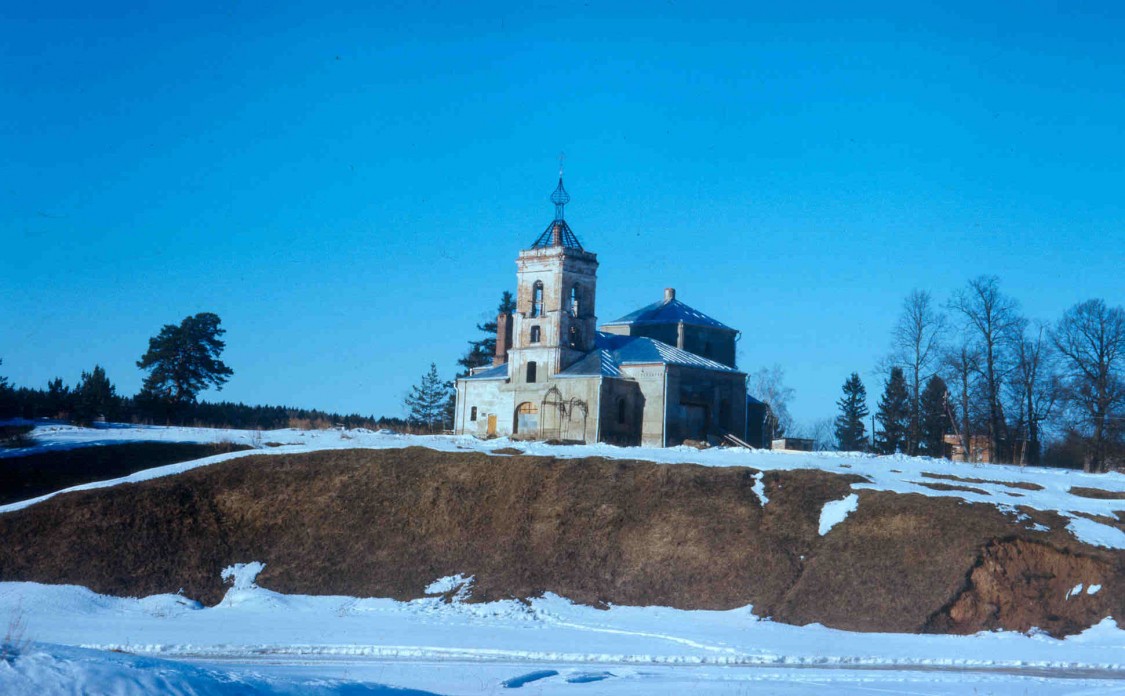 Церковь Троицы Живоначальной, Троицкое (Одинцовский городской округ и ЗАТО Власиха, Краснознаменск, Московская область). общий вид в ландшафте