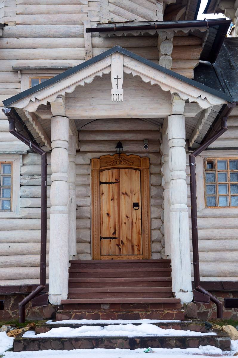 Северный входной портик., архитектурные детали. Церковь Михаила Архангела, Бушарино (Одинцовский городской округ и ЗАТО Власиха, Краснознаменск, Московская область)