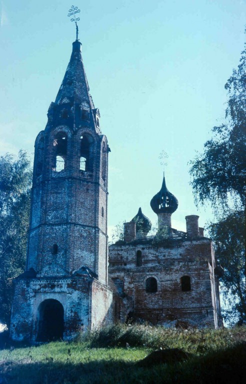 Церковь Троицы Живоначальной, Аристово (Ярославский район, Ярославская область). фасады