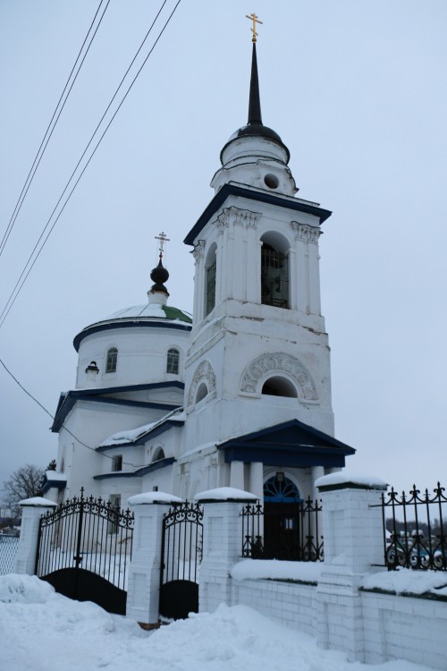 Церковь Спаса Нерукотворного Образа, Лютово (Ярославский район, Ярославская область). фасады, Восстановленная ограда храма с воротами