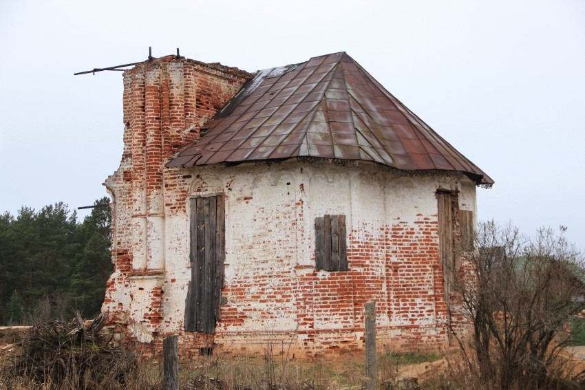 Борисоглебский. Церковь Троицы Живоначальной. фасады, Руины Троицкой церкви 