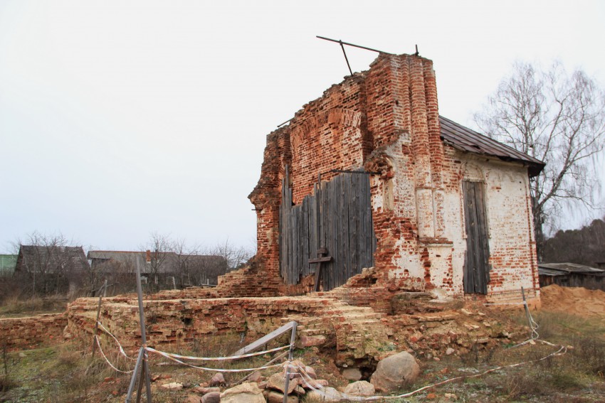Церковь Троицы Живоначальной, Борисоглебский (Борисоглебский район, Ярославская область). фасады, Сохранившаяся алтарная апсида Свято-Троицкой церкви