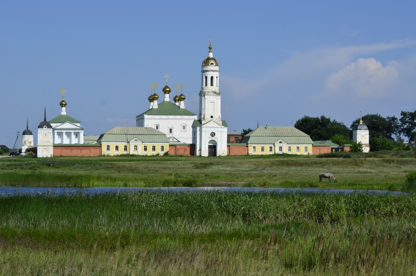 Старочернеево. Николо-Чернеевский мужской монастырь. общий вид в ландшафте