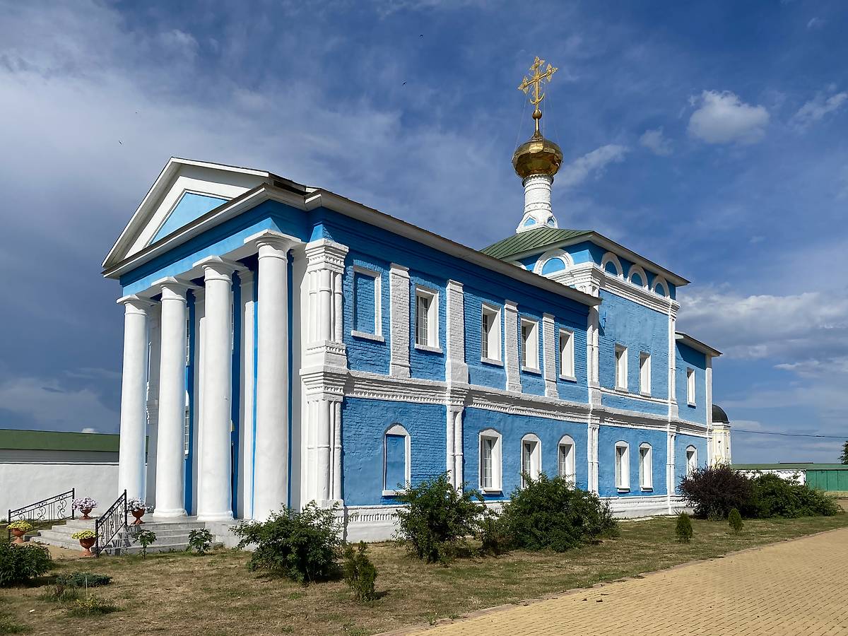 Вид с юго-запада, фасады. Николо-Чернеевский мужской монастырь. Церковь Казанской иконы Божией Матери, Старочернеево (Шацкий район, Рязанская область)