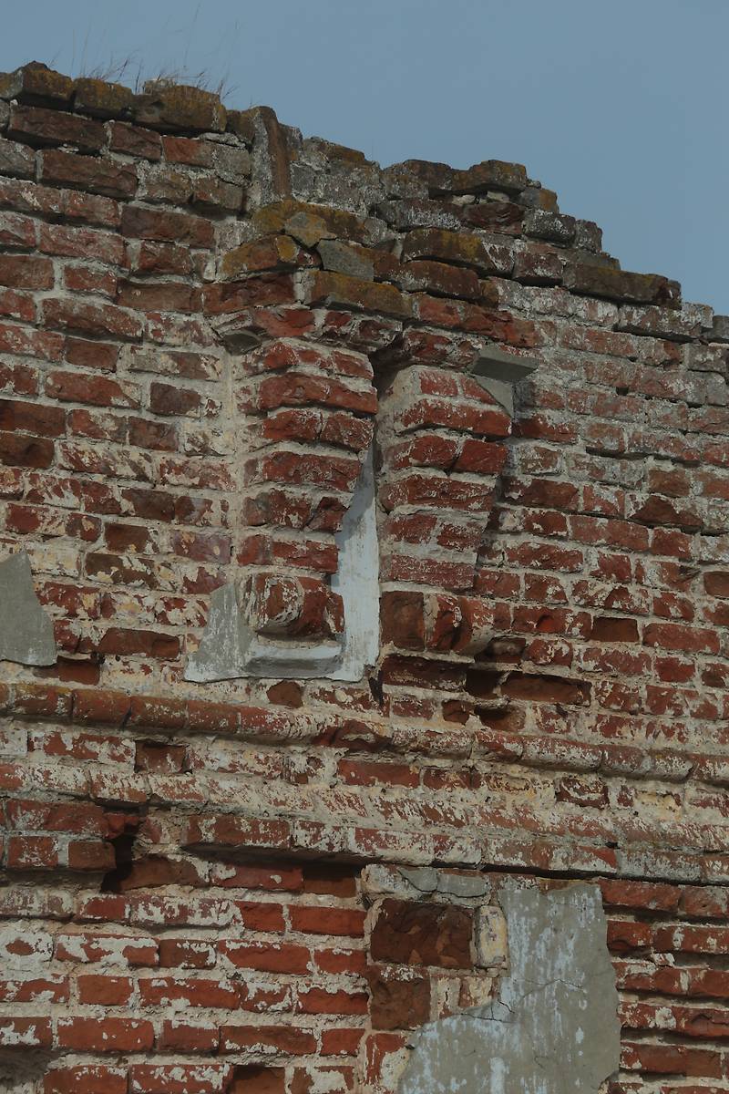 Деталь взорванного храма во имя Смоленской иконы Божией Матери (1668), архитектурные детали. Седмиозёрская Богородицкая пустынь. Собор Смоленской иконы Божией Матери, Семиозёрка (Высокогорский район, Республика Татарстан)