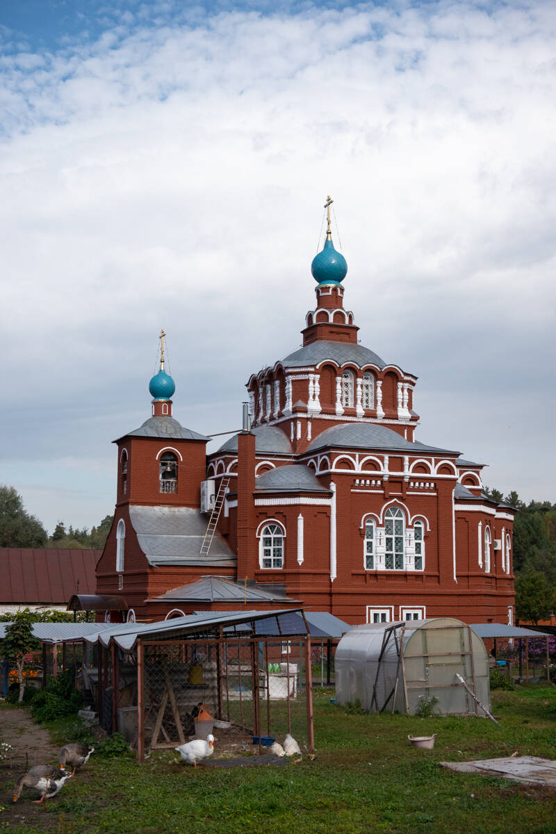 Седмиозёрская Богородицкая пустынь. Церковь Евфимия Великого и Тихона Задонского, Семиозёрка (Высокогорский район, Республика Татарстан). фасады, Снова перекрасили