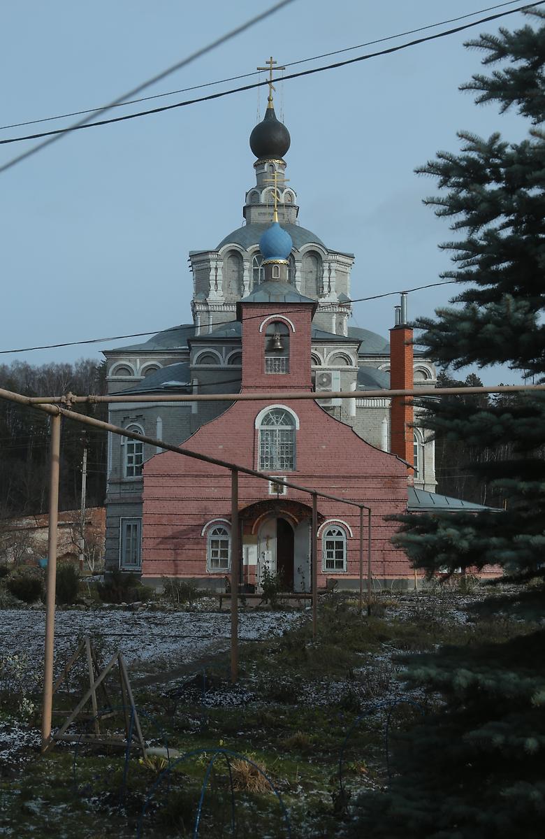 Церковь Евфимия и Тихона Задонского (1899-1903) с запада, фасады. Седмиозёрская Богородицкая пустынь. Церковь Евфимия Великого и Тихона Задонского, Семиозёрка (Высокогорский район, Республика Татарстан)