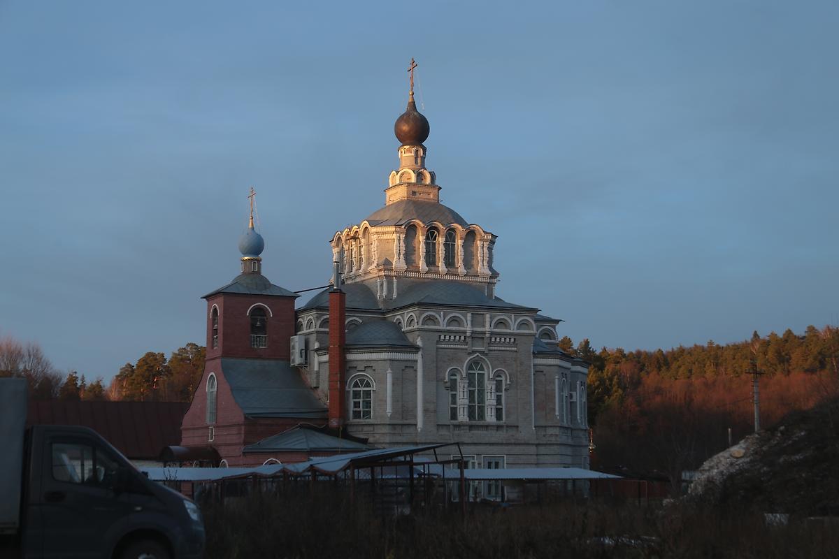 Церковь Евфимия и Тихона Задонского (1899-1903) с севера, фасады. Седмиозёрская Богородицкая пустынь. Церковь Евфимия Великого и Тихона Задонского, Семиозёрка (Высокогорский район, Республика Татарстан)