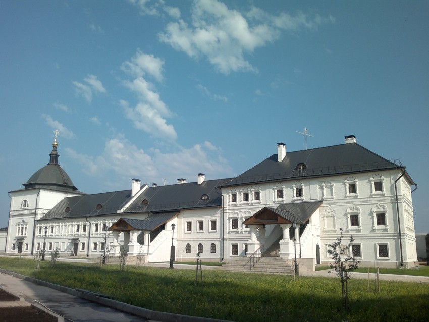 Успенско-Богородичный мужской монастырь. Церковь Германа Казанского и Митрофана Воронежского, Свияжск (Зеленодольский район, Республика Татарстан). фасады