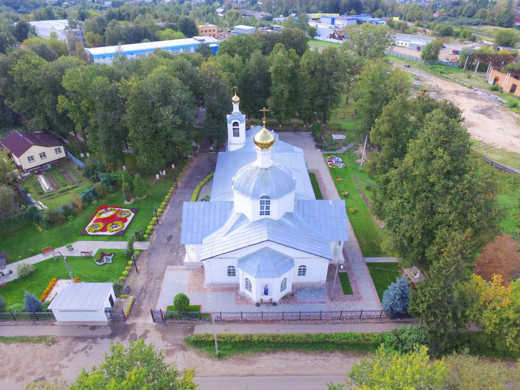 Струнино. Церковь Спаса Преображения. общий вид в ландшафте, Вид с востока, фото с квадрокоптера.