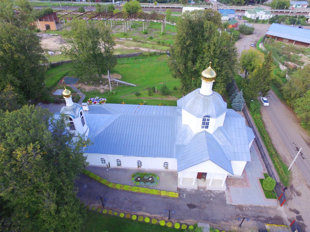 Струнино. Церковь Спаса Преображения. общий вид в ландшафте, Вид с юга, фото с квадрокоптера.