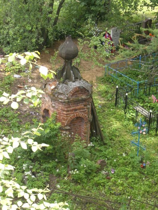 Неизвестная часовня, Чернеево (Дмитровский городской округ, Московская область). фасады, Часовня в селе Чернеево, вид с колокольни Дмитровской (Смоленской) церкви
