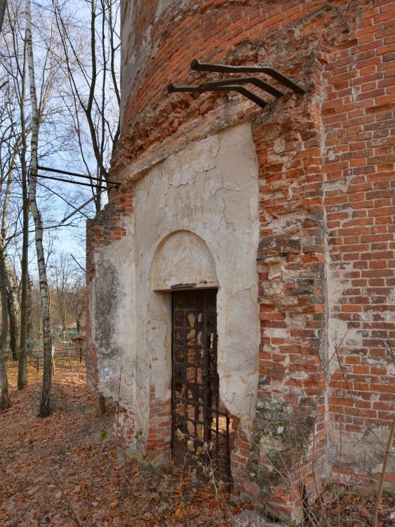 Церковь Покрова Пресвятой Богородицы, Осоргино (Малоярославецкий район, Калужская область). архитектурные детали, Остатки северного портика