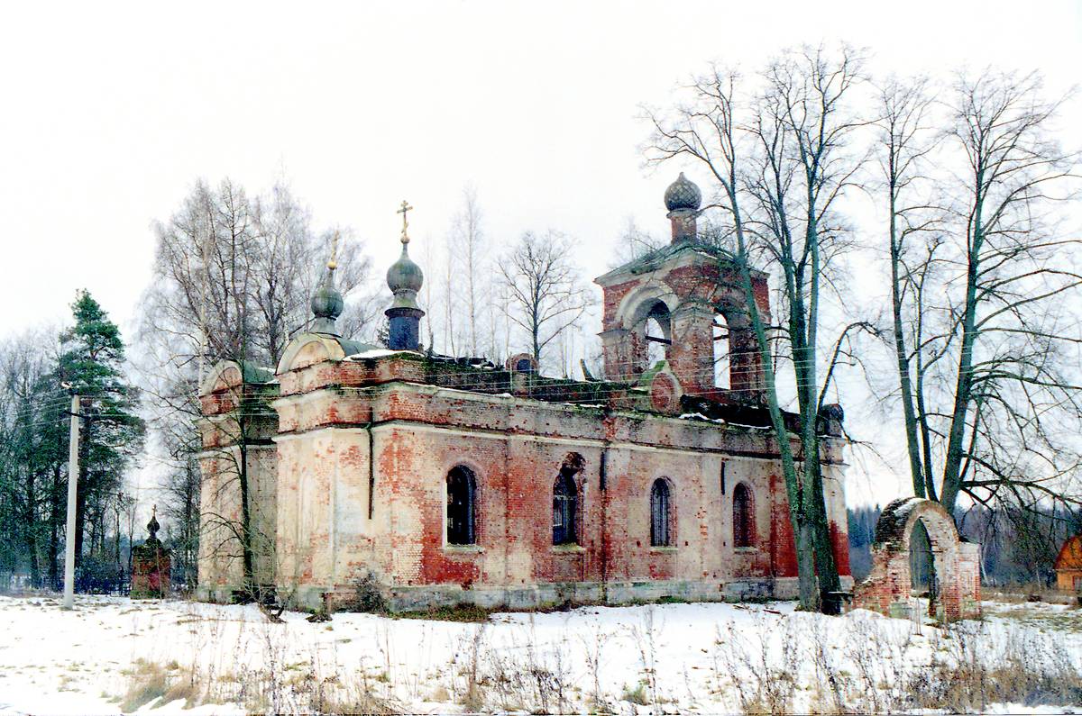 фасады. Церковь Димитрия Солунского (Смоленской иконы Божией Матери), Чернеево (Дмитровский городской округ, Московская область)
