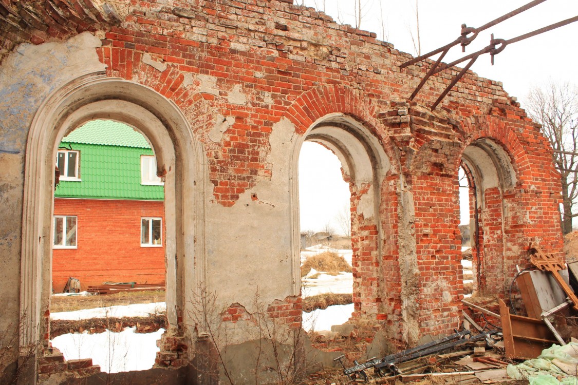 Церковь Троицы Живоначальной, Ольявидово (Дмитровский городской округ, Московская область). интерьер и убранство, Северный фасад трапезной храма в интерьере