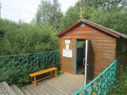 Церковь Троицы Живоначальной, В 2008 г. на святом источнике установили деревянную купальню с неглубокой купелью.<br>, Ольявидово, Дмитровский городской округ, Московская область