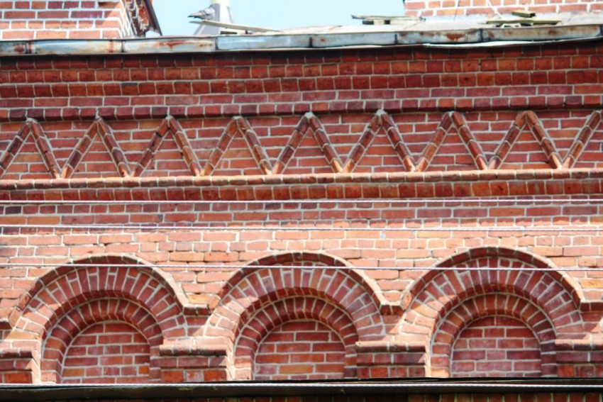 Кикино. Церковь Покрова Пресвятой Богородицы. архитектурные детали, Фрагмент западного фасада