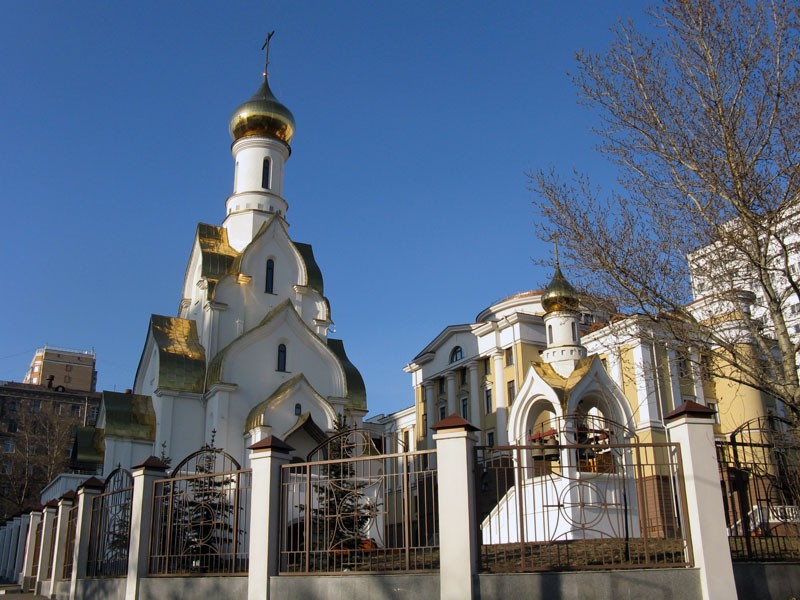 Южнопортовый. Церковь Александра Невского в Кожухове. общий вид в ландшафте