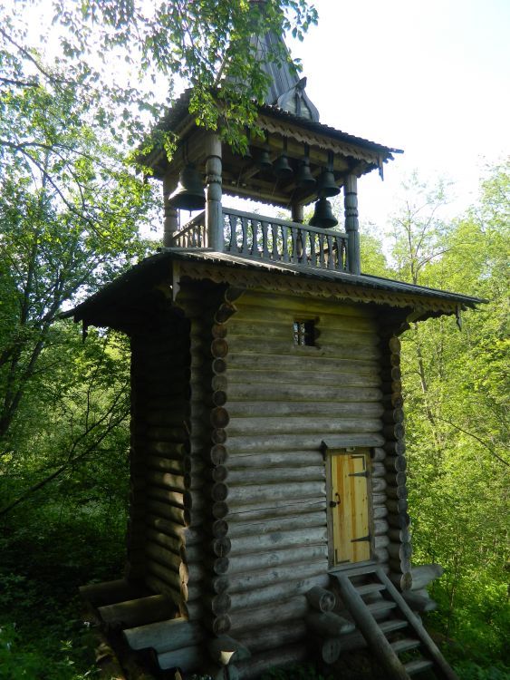 Часовня-купель Сергия Радонежского, Гремячий ключ, урочище (Сергиево-Посадский городской округ, Московская область). дополнительная информация, Звонница