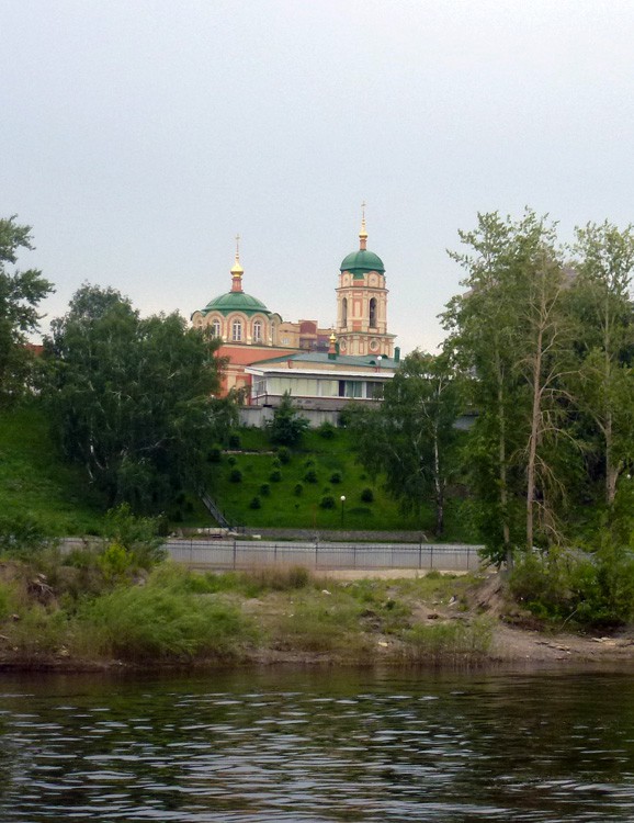 Тюмень. Богородично-Рождественский Ильинский женский монастырь. общий вид в ландшафте