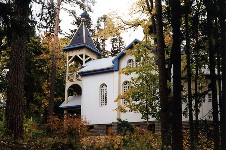 Огре. Церковь Николая Чудотворца. общий вид в ландшафте, Общий вид с юга